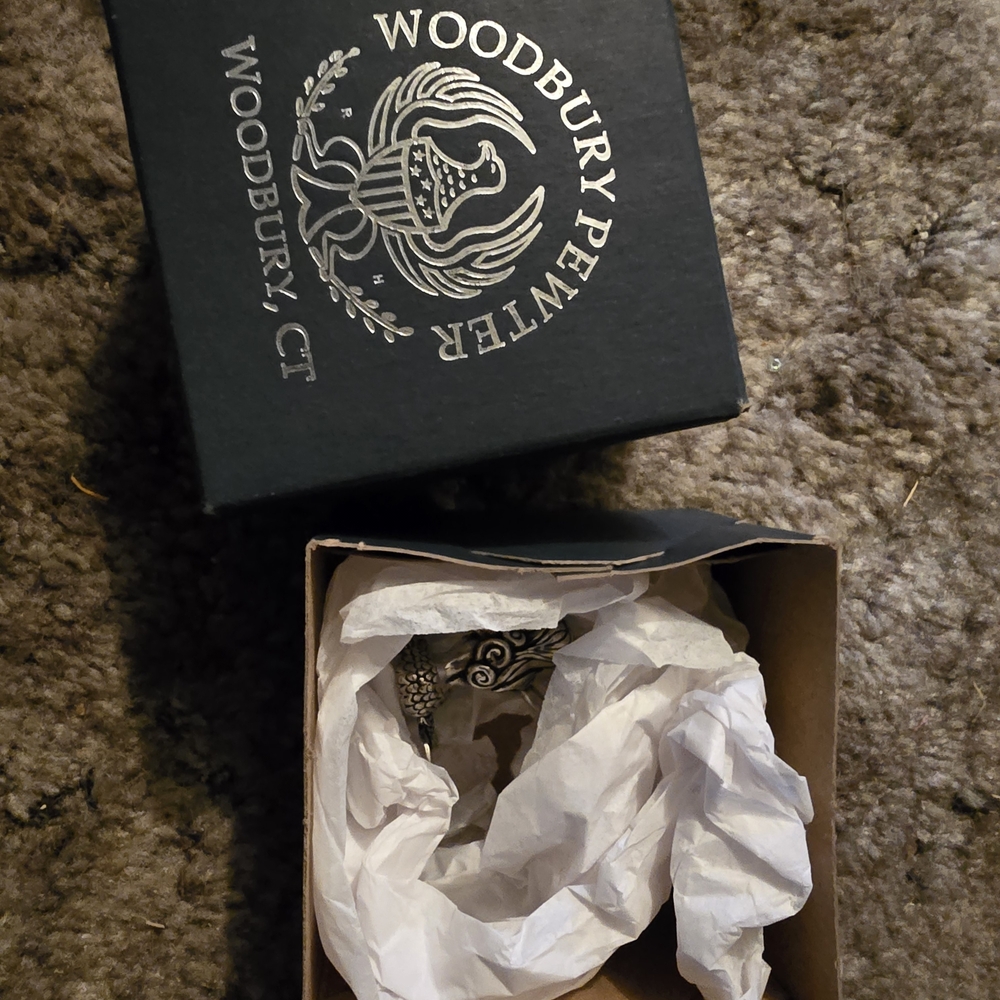 Woodbury Pewter Sitting Mermaid - Picture 3 of 5